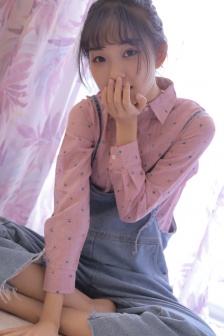 少妇把腿扒开让我添69式